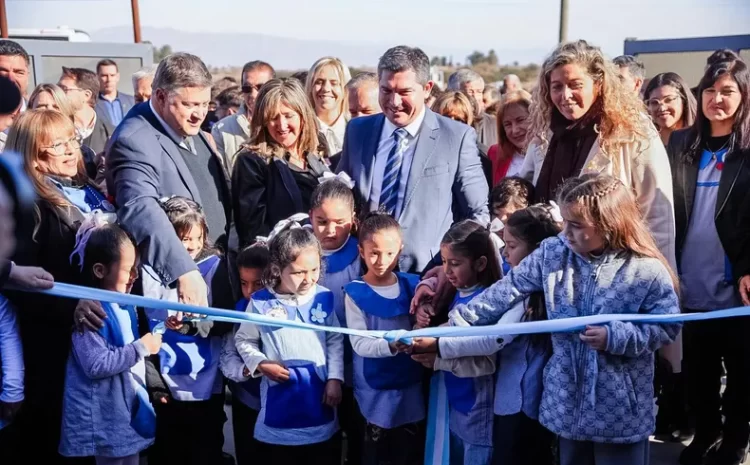  Tras el receso de invierno, Orrego inauguró un edificio de una ENI en 25 de Mayo